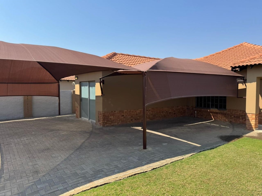 3 Bedroom Property for Sale in Waterkloof East North West